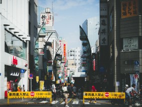 赴港打工热潮再起，29名建筑工月薪高达三万港元