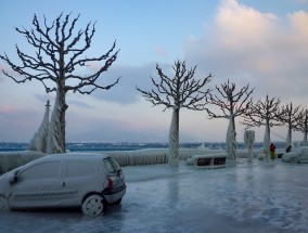 大湖地区为更多的降雪做好准备，同时清理大湖效应风暴后的残雪。