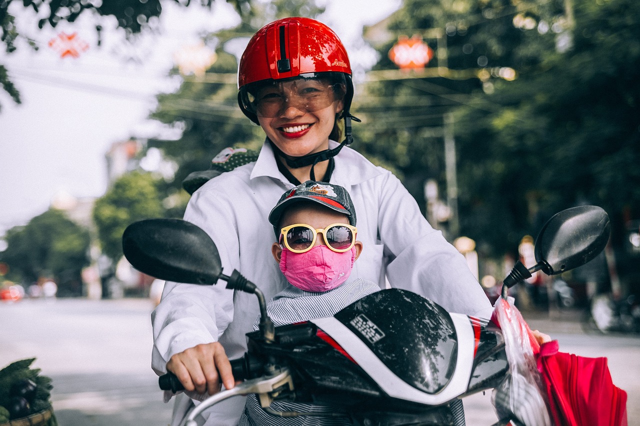 一名妇女和一名十几岁的男孩在罗克汉普顿附近的布鲁斯高速公路上发生的多车相撞事故中丧生。  第1张