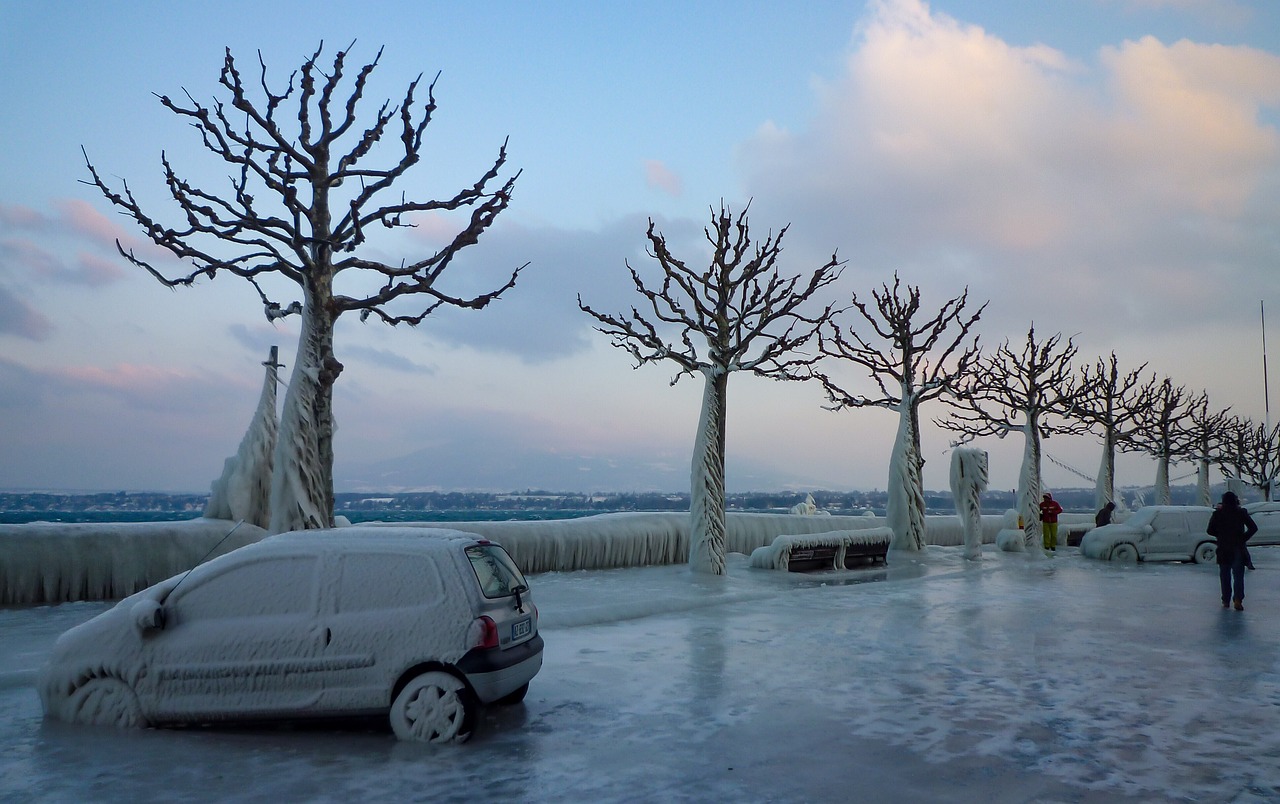 大湖地区为更多的降雪做好准备，同时清理大湖效应风暴后的残雪。  第1张